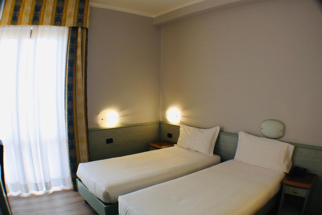 Hotel Europa Milano Rosate Exterior foto
